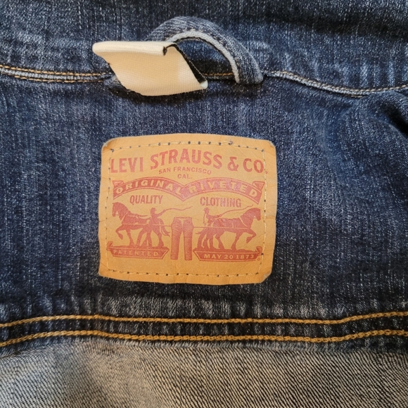 EUC Levi's Jean Jacket - Picture 6 of 6